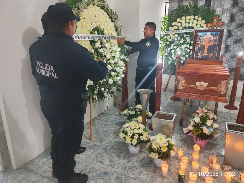 Rinden homenaje póstumo a policía de Papantla