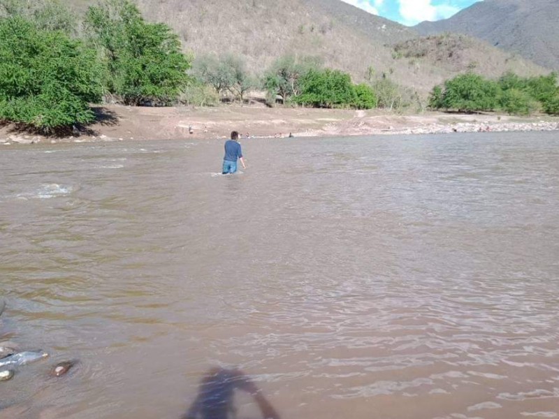 Río devora puente colgante en Del Nayar. Indígenas piden ayuda