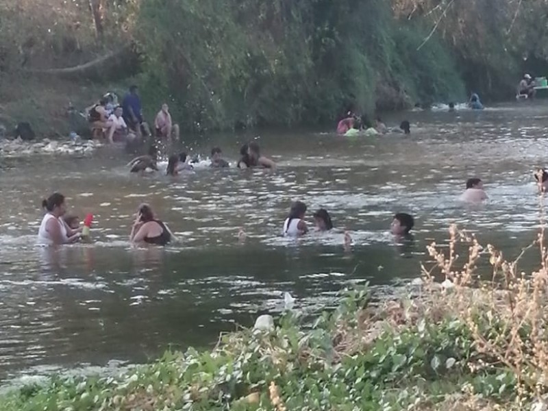 Río en Suchiapa se llena de visitantes, nadie vigila zona