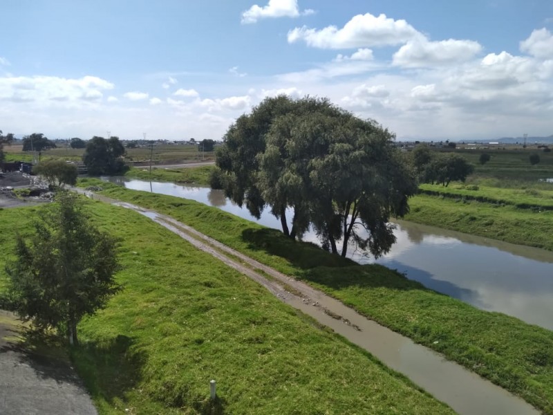 Río Lerma a punto del desbordamiento