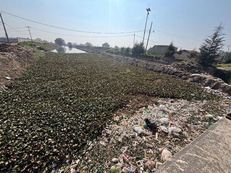 Río Lerma con o sin lluvia lleno de basura