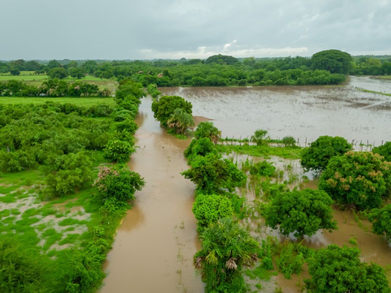 Río Ostuta se desborda parcialmente, activan refugios en Reforma de Pineda