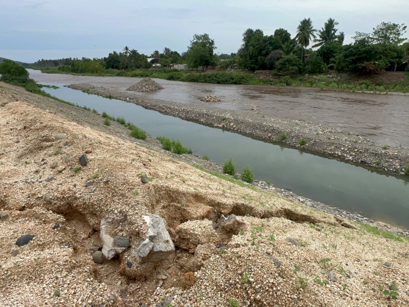 Río Petatlán, con riesgo de desbordarse en viviendas; habitantes temen