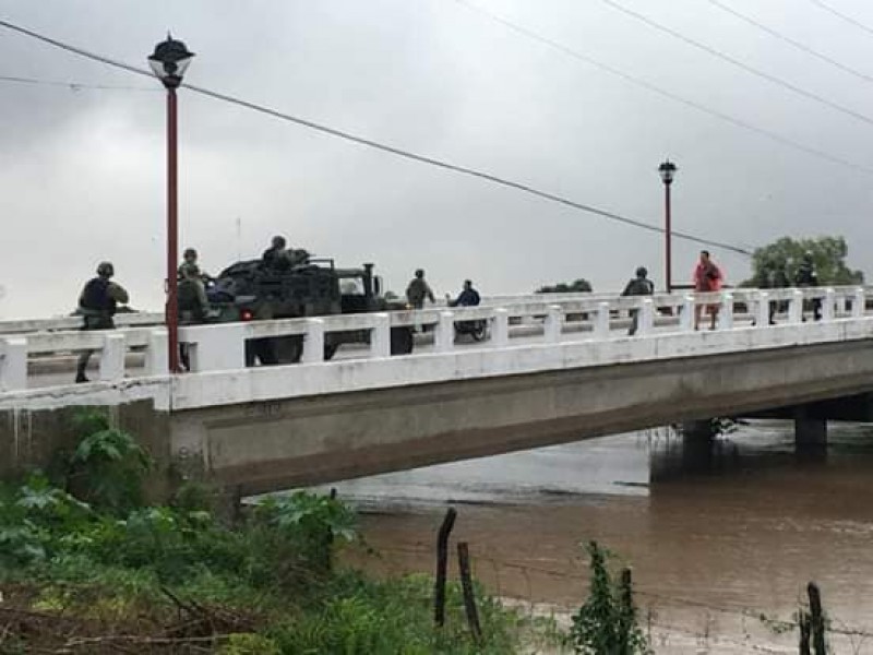 Río San Pedro a punto de desbordarse