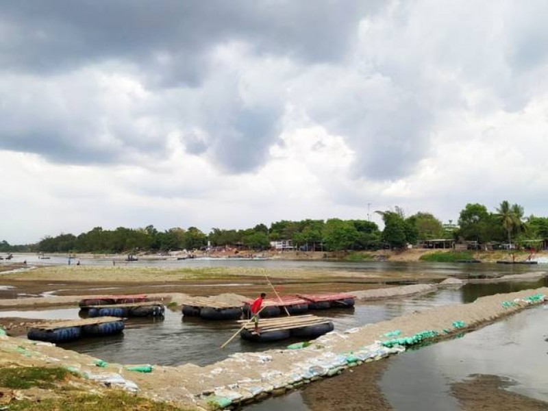 Rio Suchiate en niveles críticos ante sequía.