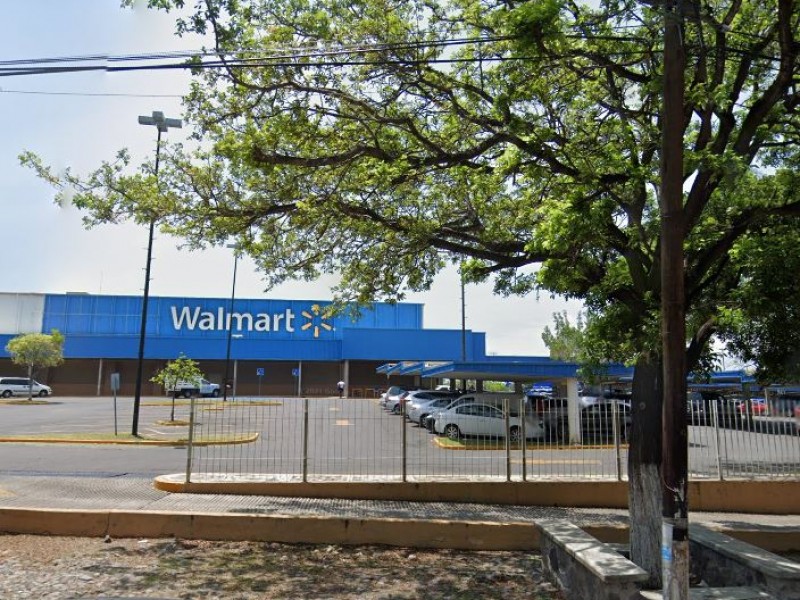 Roban 900 mil pesos de Walmart Calzada Galván