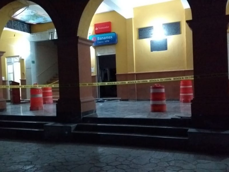 Roban armas y cajero en Ayuntamiento de Miahuatlán