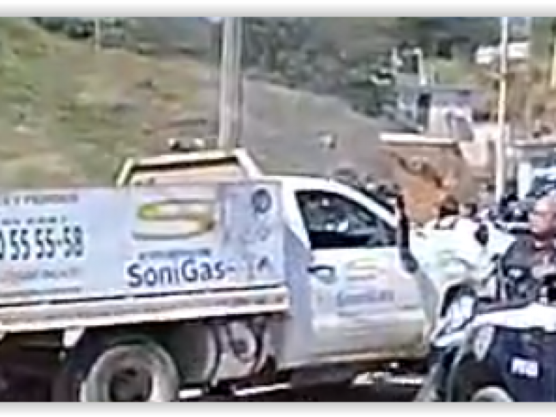 Roban camioneta de gas en Xalapa