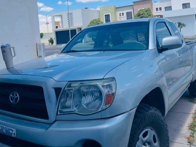 Roban camioneta en Plaza comercial de Los Mochis
