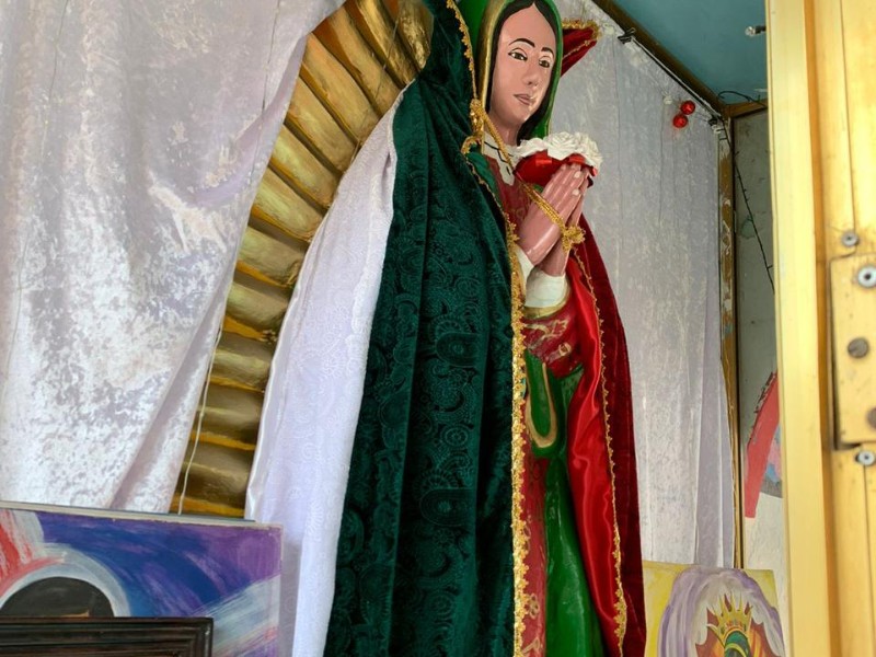 Roban corona de virgen en Santiago Miahuatlàn