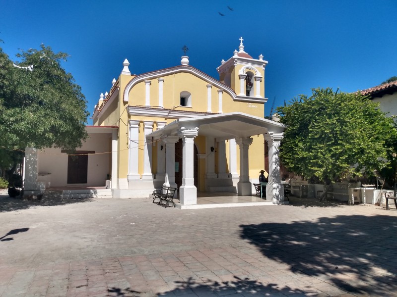 Roban en iglesia del barrio Jalisco en Tehuantepec