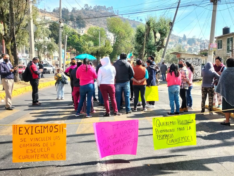 Roban más de cuatro escuelas en la Teresona en Toluca