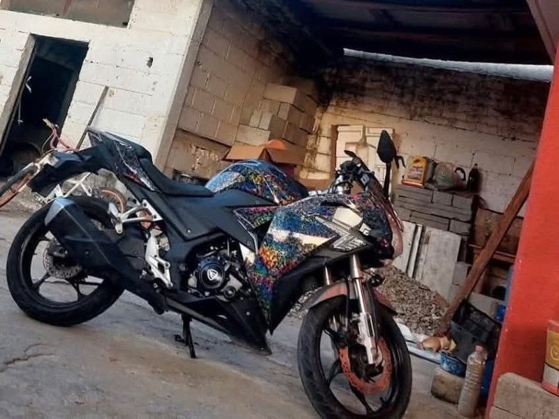 Roban motocicleta Italika deportiva en colonia El Cairo, Tehuantepec