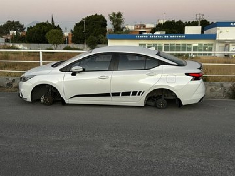 Roban neumáticos en estacionamiento del Hospital del Sur