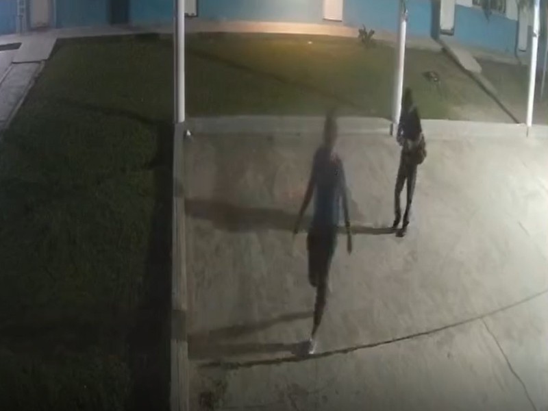 Roban tablets y equipo de cómputo de escuela en Coatzacoalcos