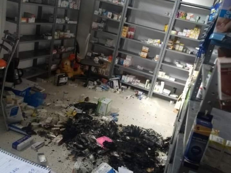 Roban y queman farmacia de Toluca