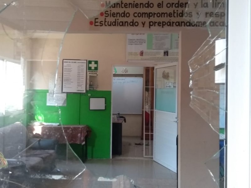 Roban y vandalizan escuela en colonia Amapolas