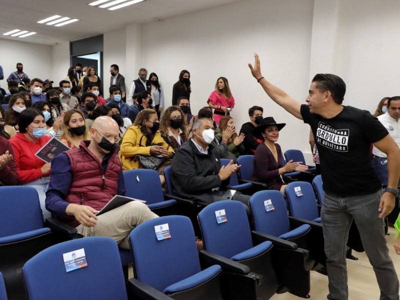 Roberto Sosa destaca avances de su gobierno con estudiantes