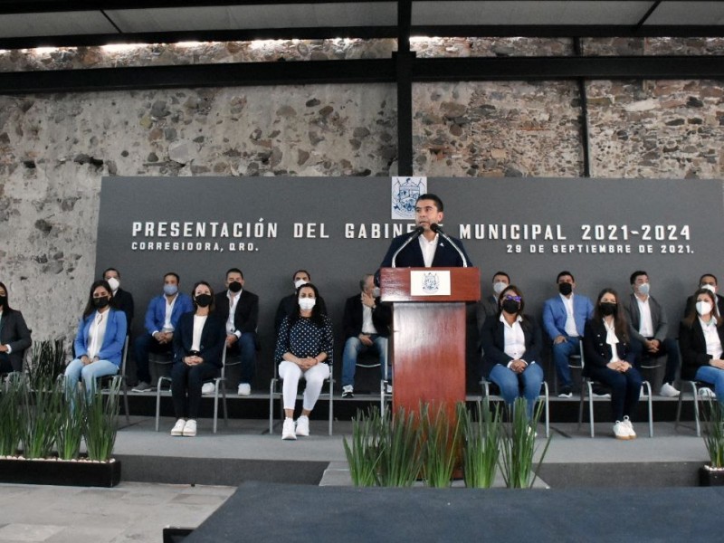 Roberto Sosa Pichardo presentó al Gabinete Municipal de Corregidora 2021-2024