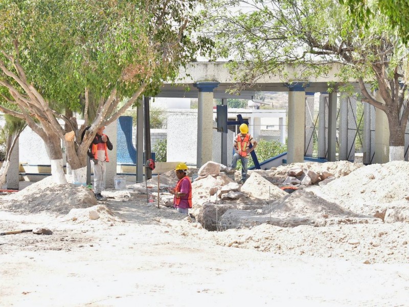 Roberto Sosa supervisó obra de rehabilitación en Deportiva Los Olvera