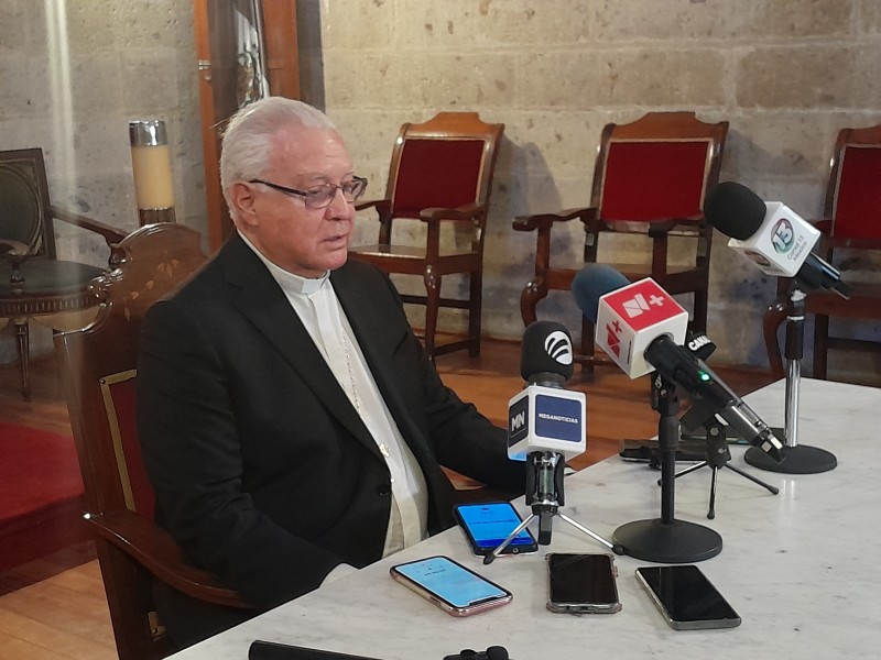 Cardenal pide a diputados locales defender la vida