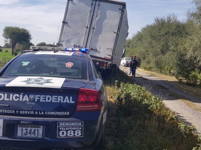 Robo a camión deja a una persona muerta