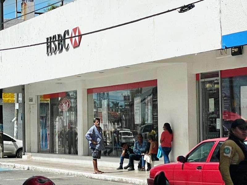 Robo a mano armada en HSBC Tuxpan