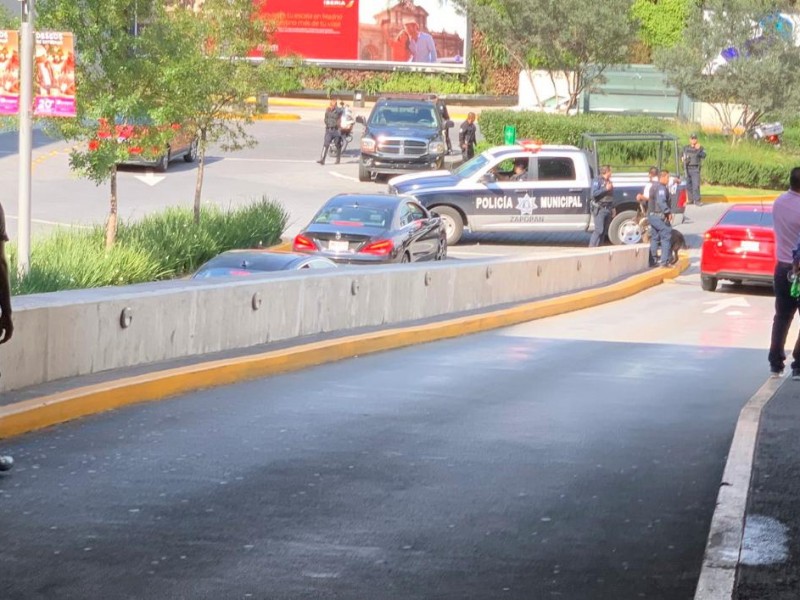 Robo de auto termina en persecución en Andares