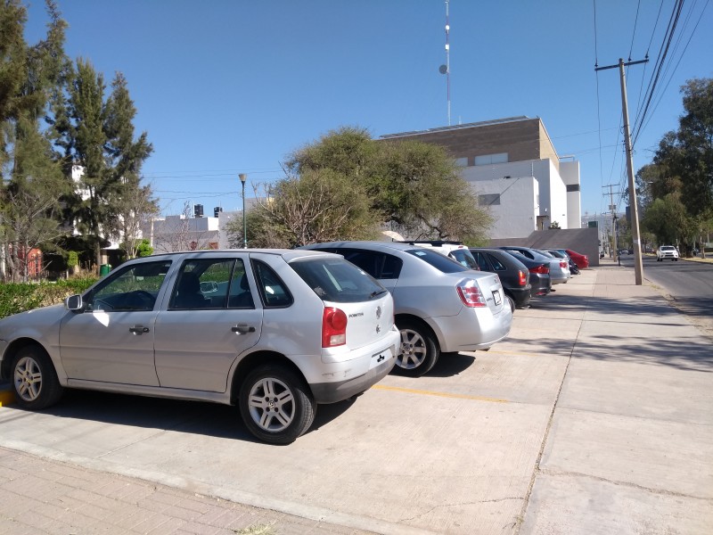 Robo de baterías y placas en Hilario Medina