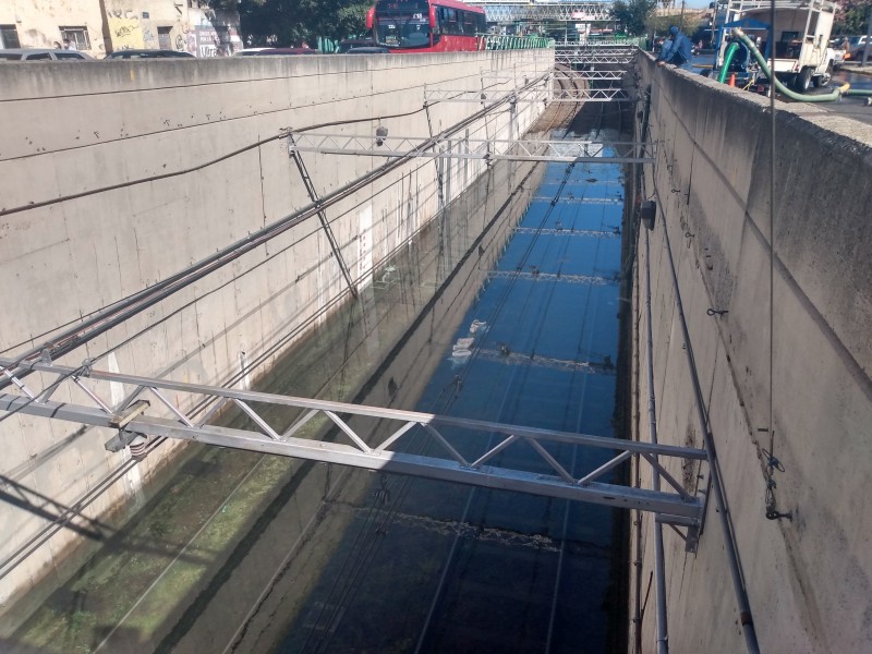 Robo de cableado deja Tren Ligero inundado y sin servicio