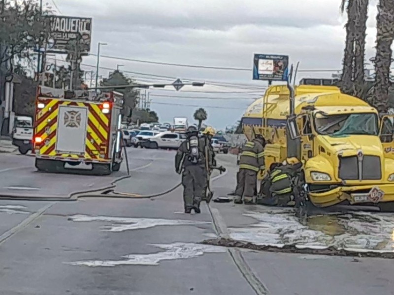 Robo de pipa para gasolina genera persecución de película