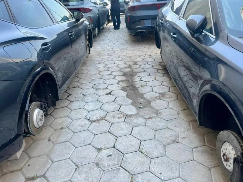 Robo millonario a agencia de autos en la Atlixcáyotl