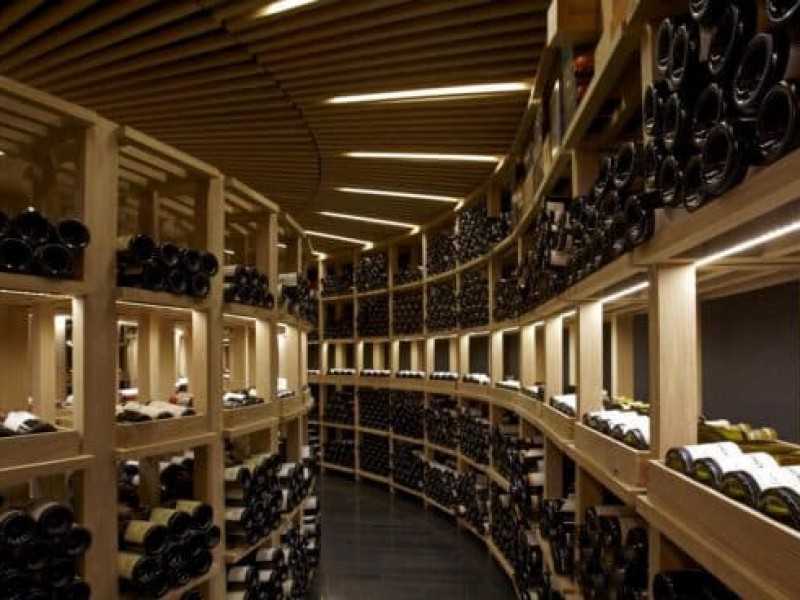 Robo millonario de vino lleva a mexicana a prisión española