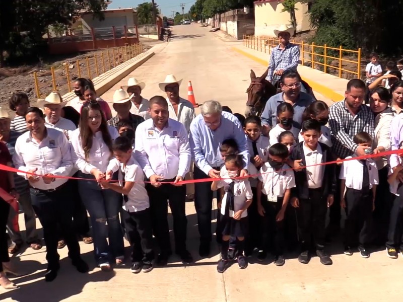 Rocha Moya inaugura puente en Badiraguato