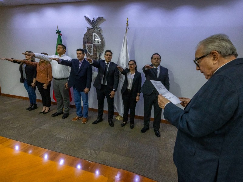 Rocha Moya toma protesta a siete nuevos funcionarios del Gobierno de Sinaloa