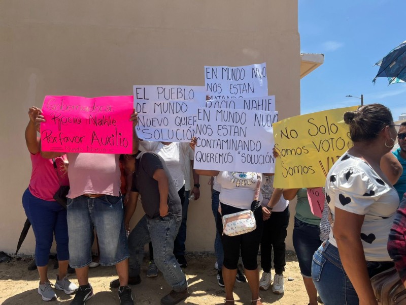 Rocío Nahle atiende reclamos de vecinos en Mundo Nuevo