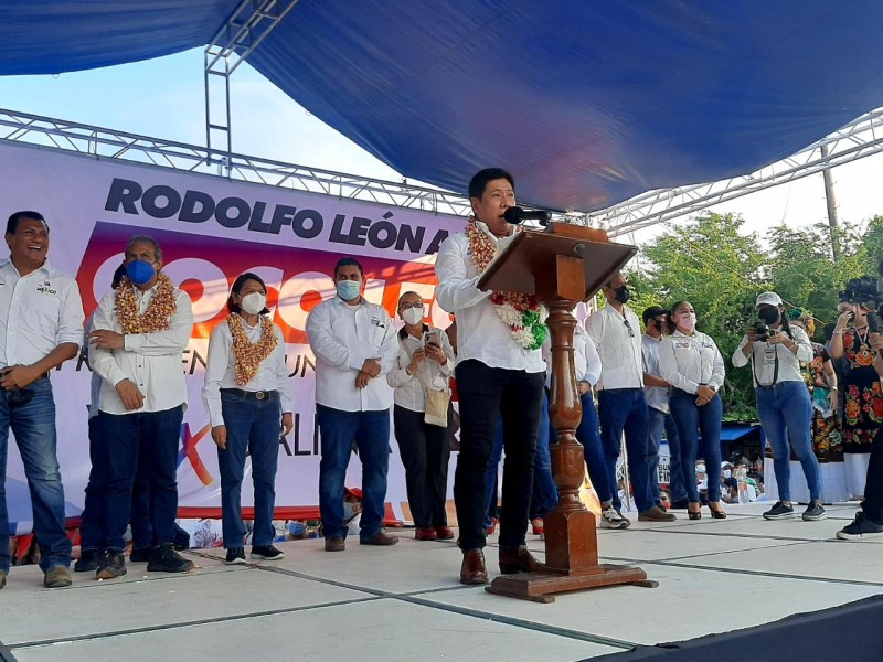 Rodolfo León Aragón cierra campaña política por Salina Cruz