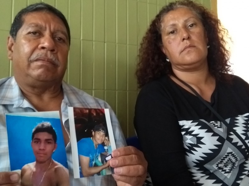 Toman muestra de ADN a familiares de desaparecidos