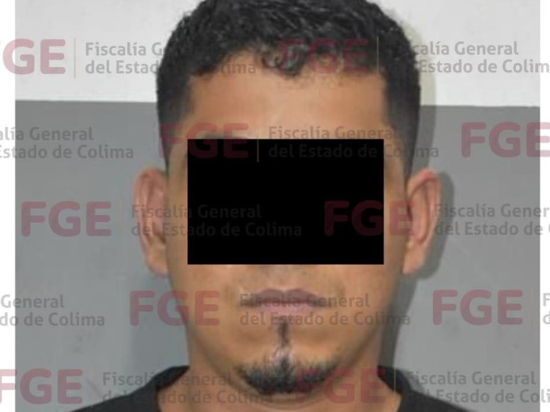 Rompió cristales para robar negocio en plaza comercial