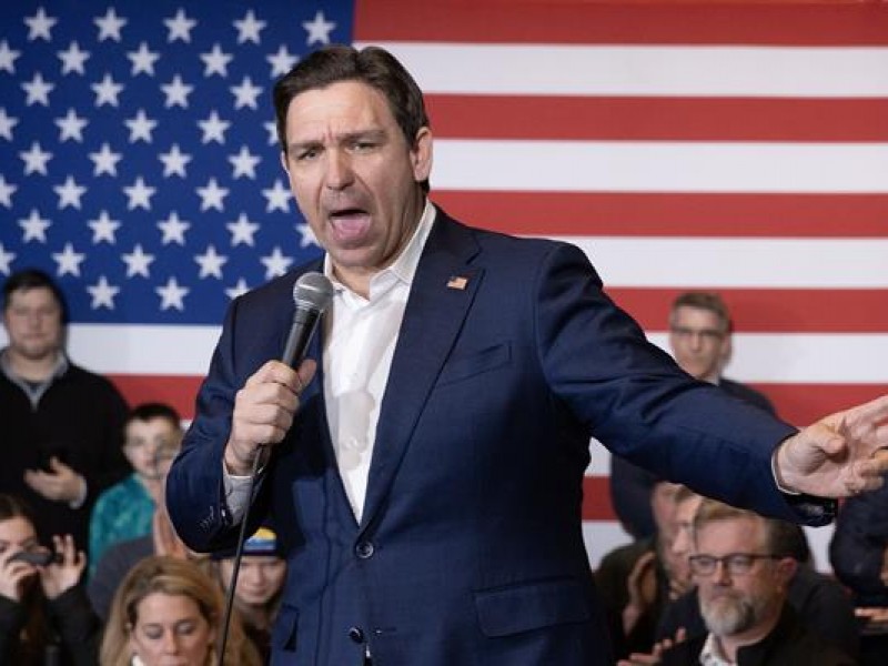 Ron DeSantis abandona las primarias republicanas en EE.UU.