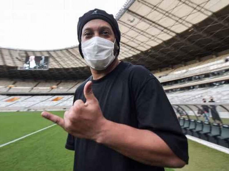 Ronaldinho da positivo a covid-19