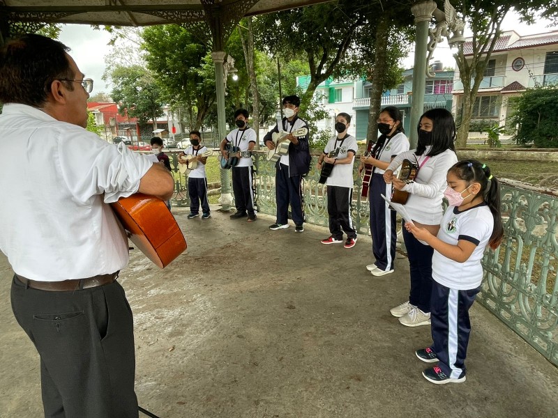 Rondalla infantil afectada por cierre de escuelas de tiempo completo