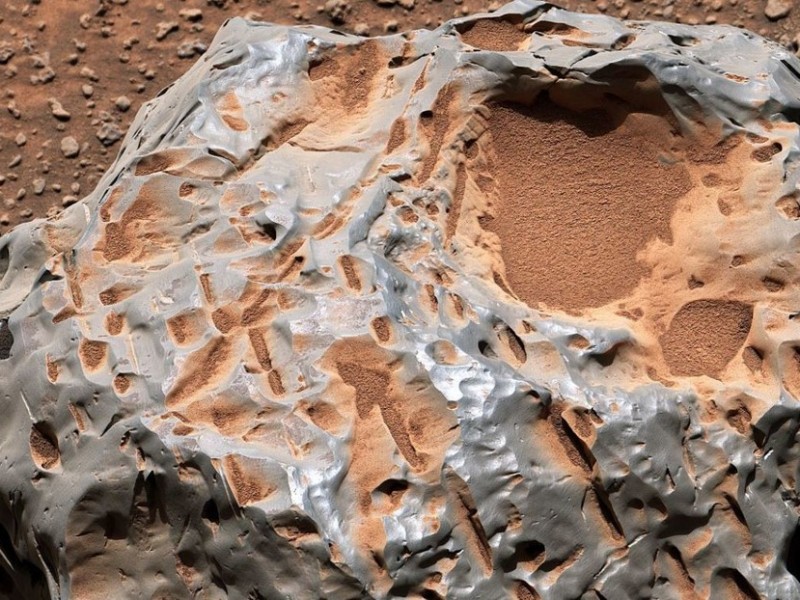 Róver Curiosity encuentra un meteorito en Marte