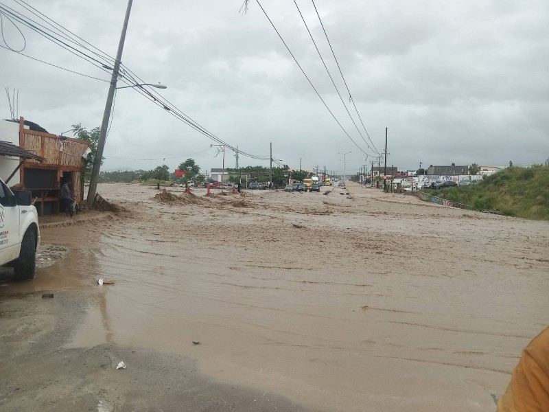 Ruptura de acueductos provoca falta de agua en colonias