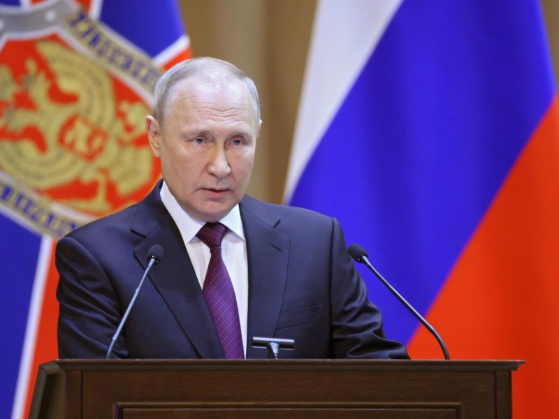 Rusia hace oficial suspensión de tratado nuclear con EEUU