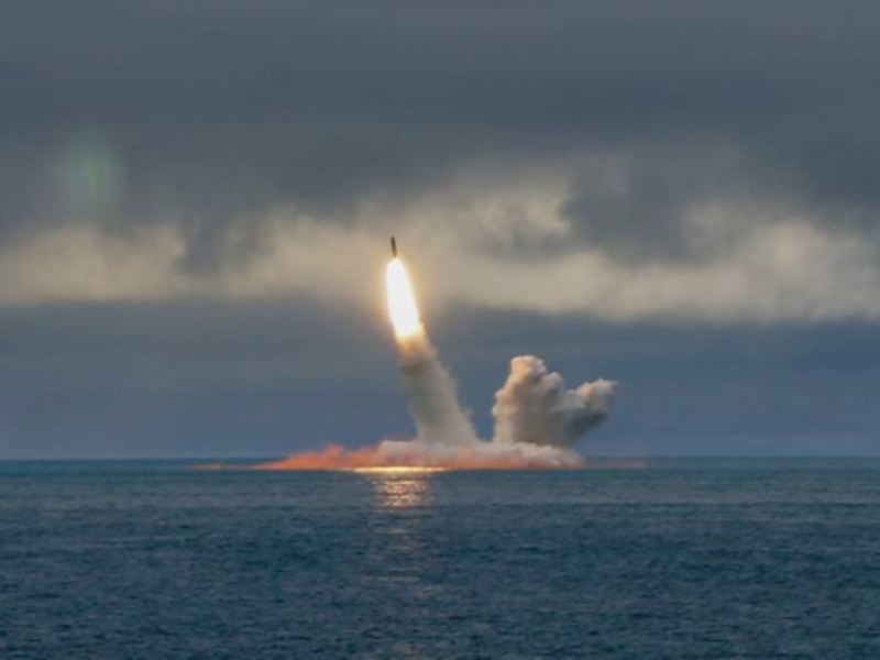Rusia prueba con éxito nuevo submarino estratégico nuclear
