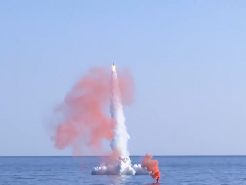 Rusia prueba misil Kalibr desde un submarino en el Pacífico