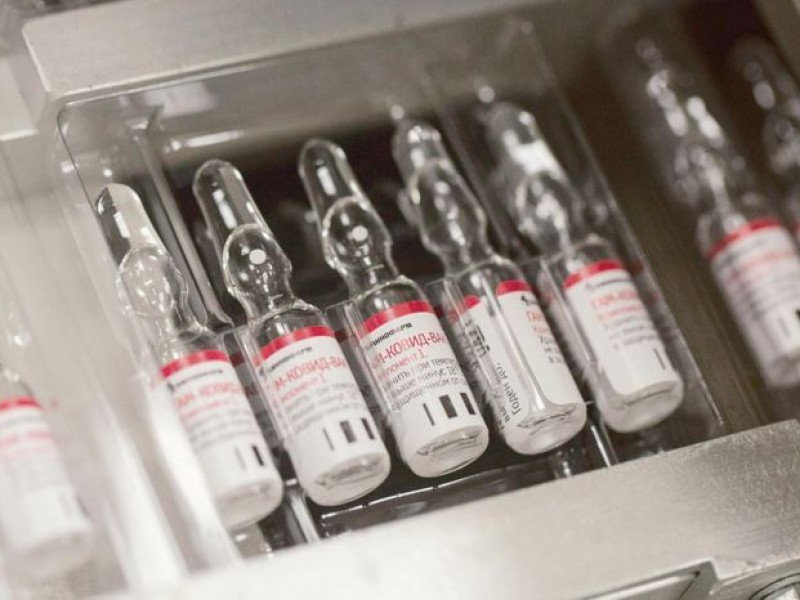 Rusia y AstraZeneca firman acuerdo para ensayos de vacuna Covid-19