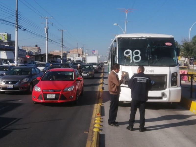 Ruta 98 avienta a mujer en Féliz Osores