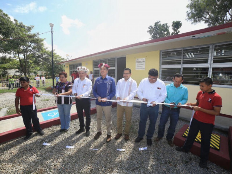 Rutilio Escandón inaugura espacios educativos en Ocozocoautla